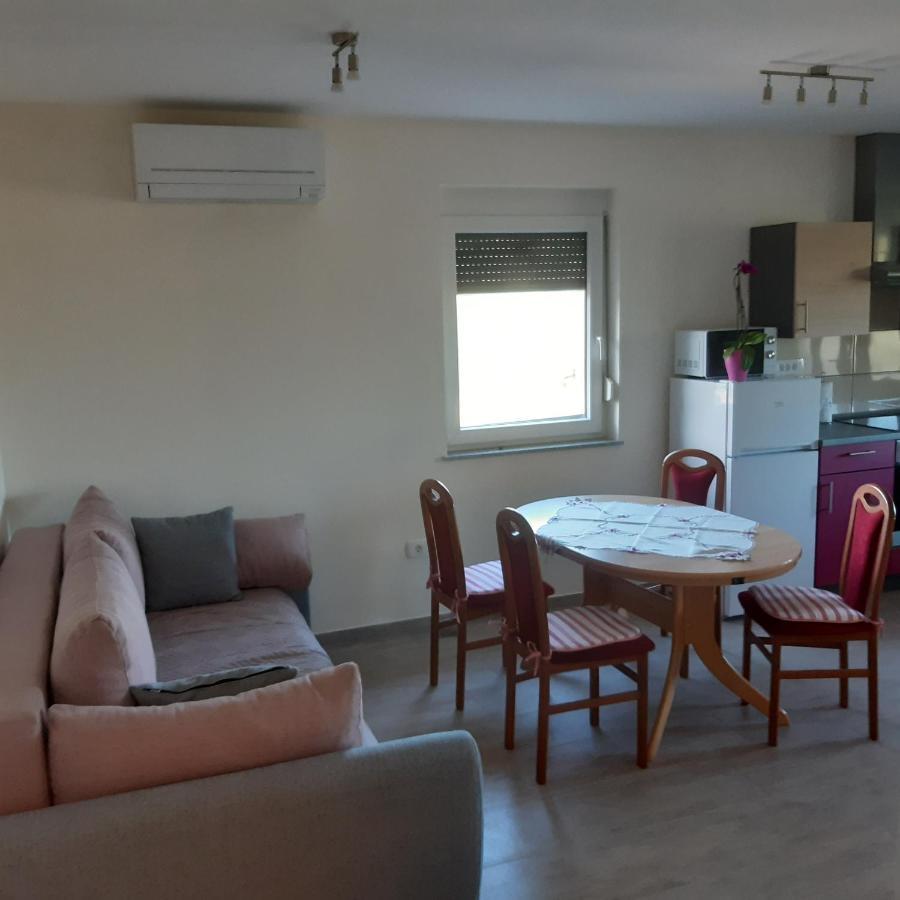 Apartma In Sobe Pilih Випава Екстериор снимка
