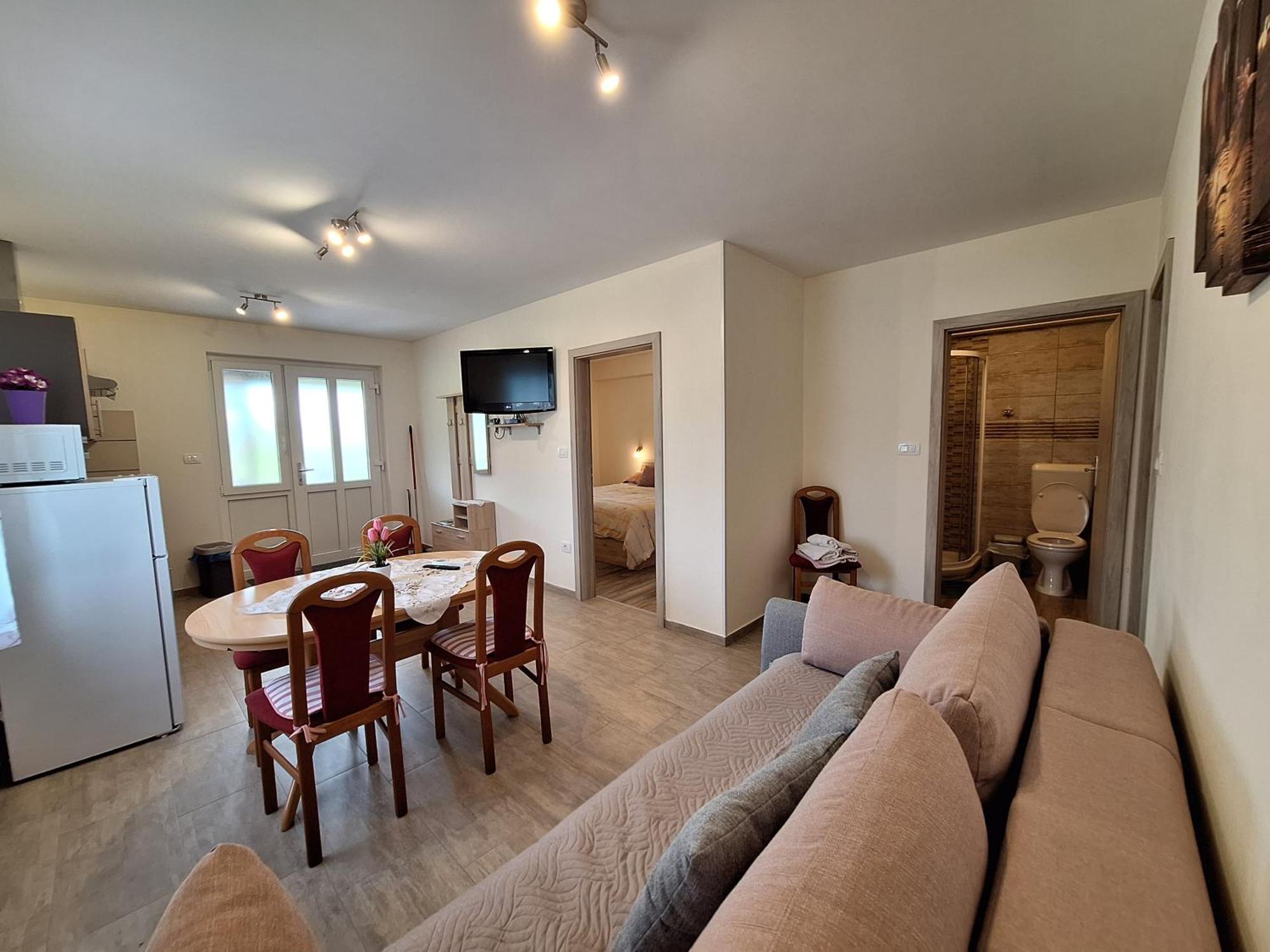 Apartma In Sobe Pilih Випава Екстериор снимка